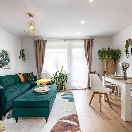 Schoenes, Modernes Mit Zwei Schlafzimmern - Zentral Mit Balkon Fuer 6 Personen Apartment