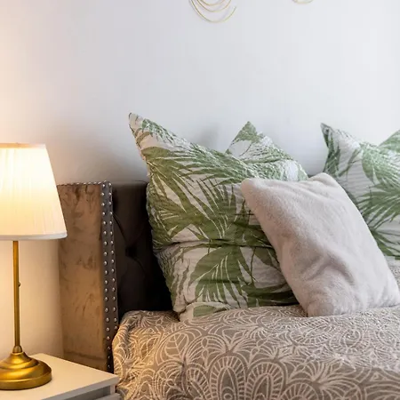 Schoenes, Modernes Mit Zwei Schlafzimmern - Zentral Mit Balkon Fuer 6 Personen Apartment Montabaur