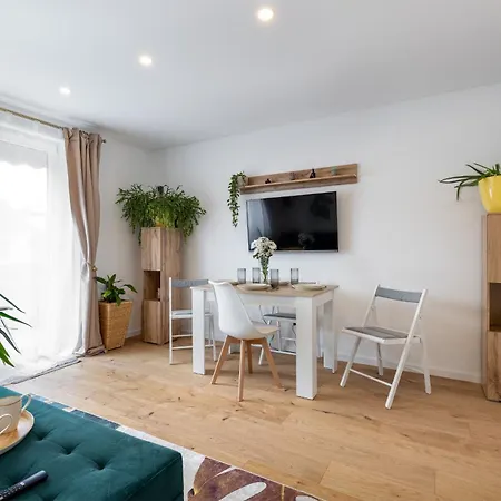 Schoenes, Modernes Mit Zwei Schlafzimmern - Zentral Mit Balkon Fuer 6 Personen Apartment Montabaur