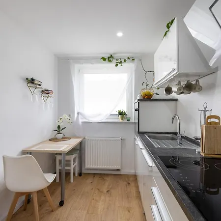Schoenes, Modernes Mit Zwei Schlafzimmern - Zentral Mit Balkon Fuer 6 Personen
