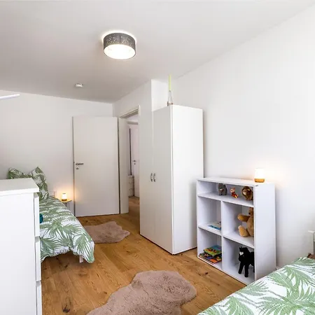 Schoenes, Modernes Mit Zwei Schlafzimmern - Zentral Mit Balkon Fuer 6 Personen Apartment