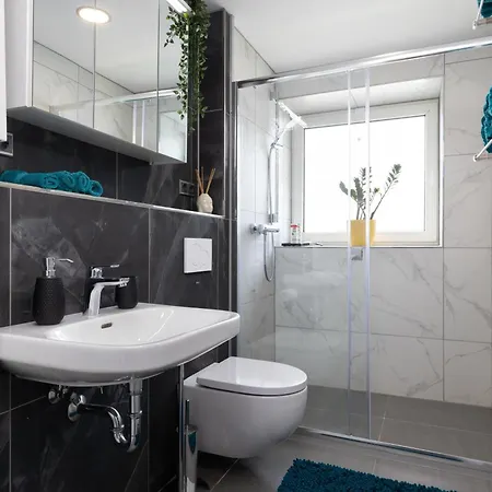 Apartment Schoenes, Modernes Mit Zwei Schlafzimmern - Zentral Mit Balkon Fuer 6 Personen Montabaur