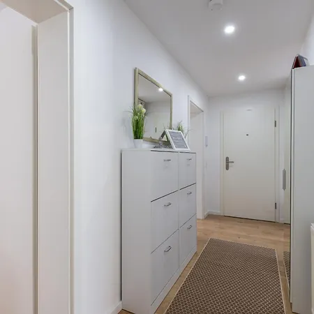 Schoenes, Modernes Mit Zwei Schlafzimmern - Zentral Mit Balkon Fuer 6 Personen *