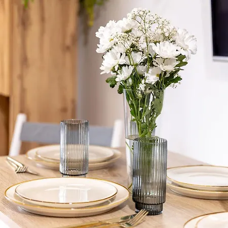 Schoenes, Modernes Mit Zwei Schlafzimmern - Zentral Mit Balkon Fuer 6 Personen Montabaur