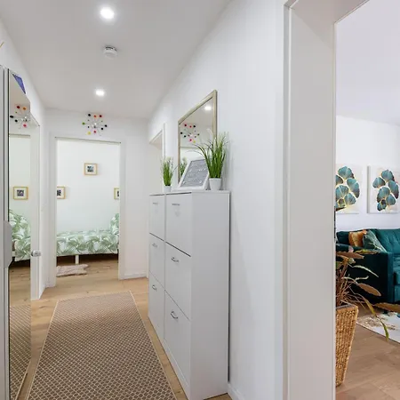 Schoenes, Modernes Mit Zwei Schlafzimmern - Zentral Mit Balkon Fuer 6 Personen * Montabaur