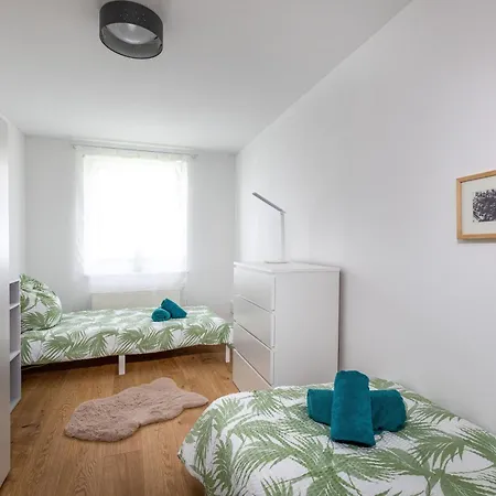 Schoenes, Modernes Mit Zwei Schlafzimmern - Zentral Mit Balkon Fuer 6 Personen Apartment