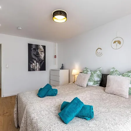 Schoenes, Modernes Mit Zwei Schlafzimmern - Zentral Mit Balkon Fuer 6 Personen